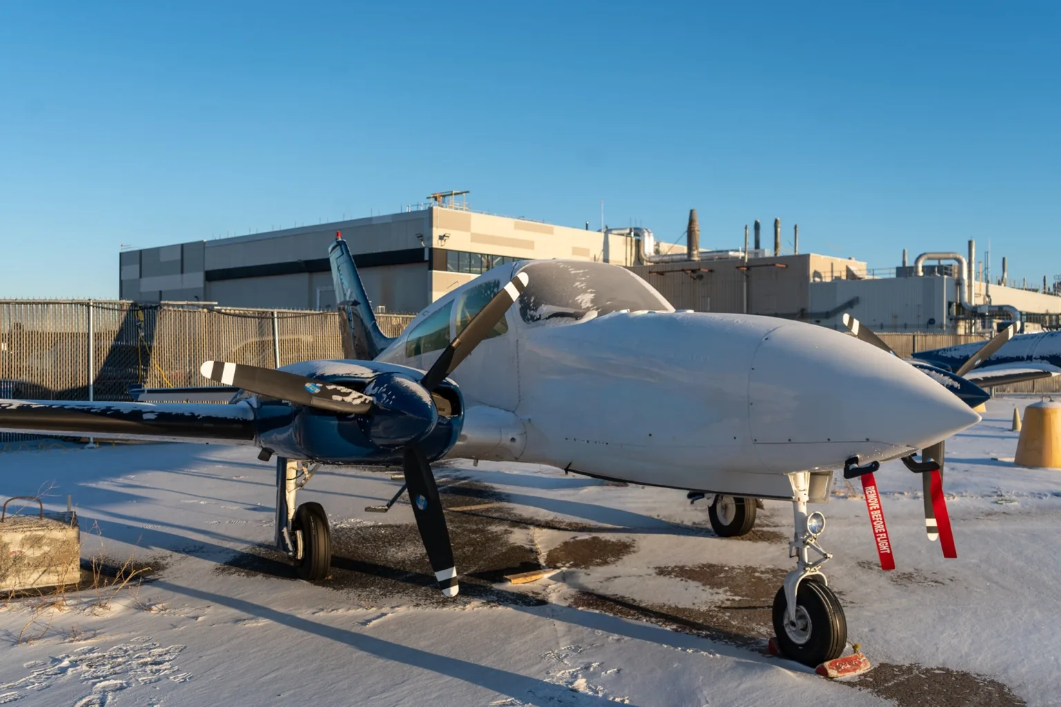Cessna 310 C-FTNF, vue extérieure