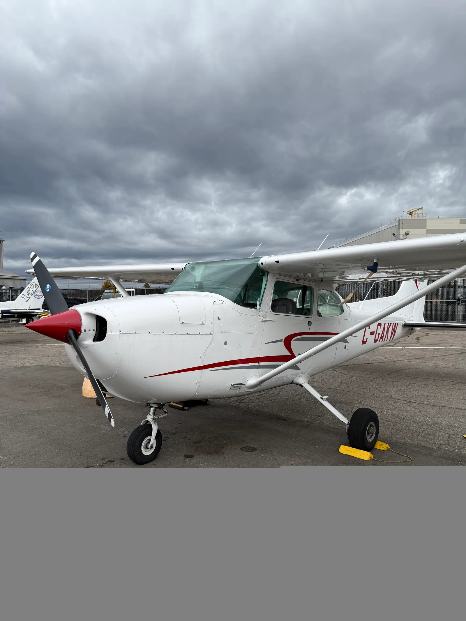 Cessna 172L C-GAKW, vue extérieure