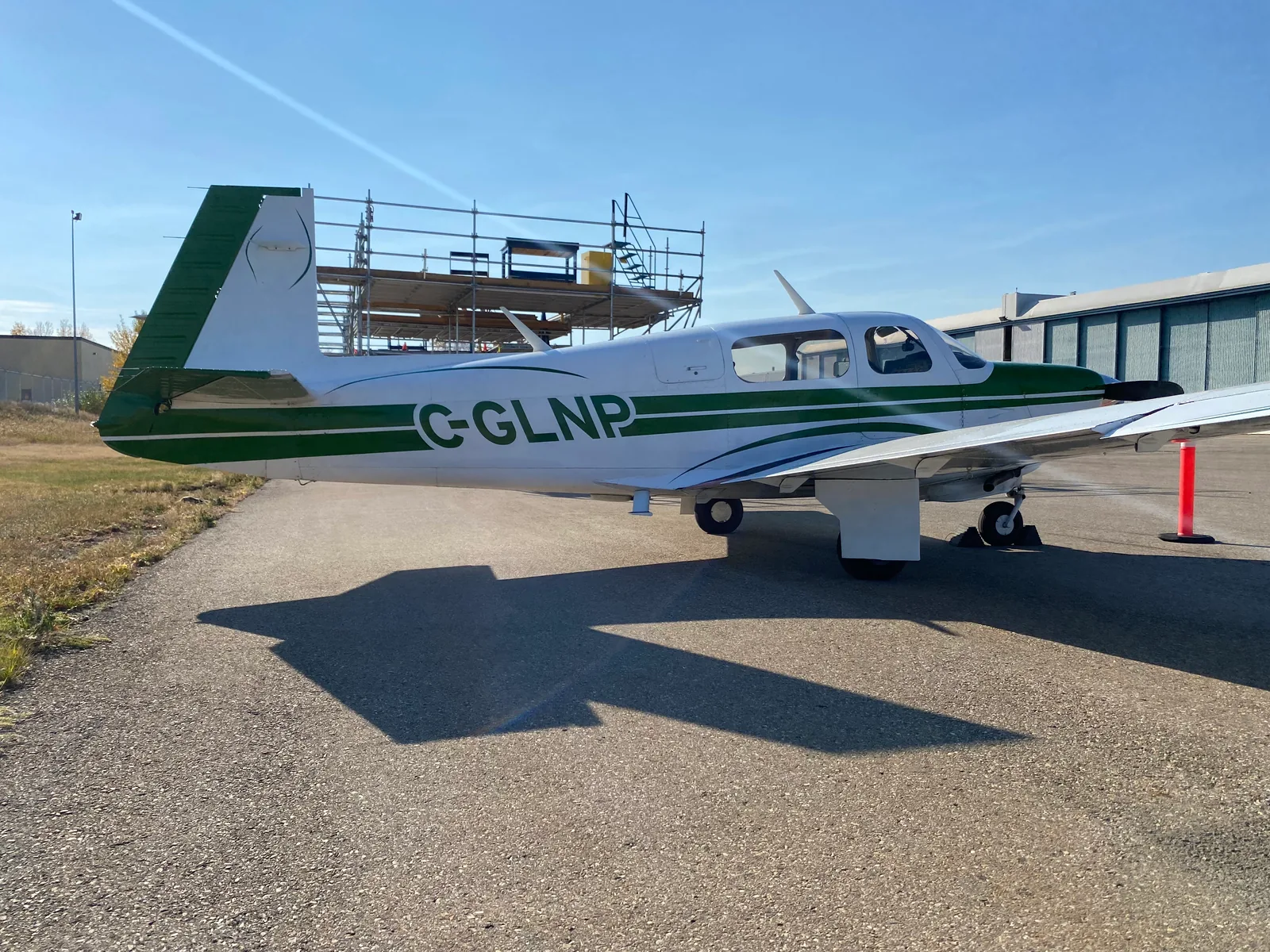 Mooney M20J C-GLNP, vue extérieure
