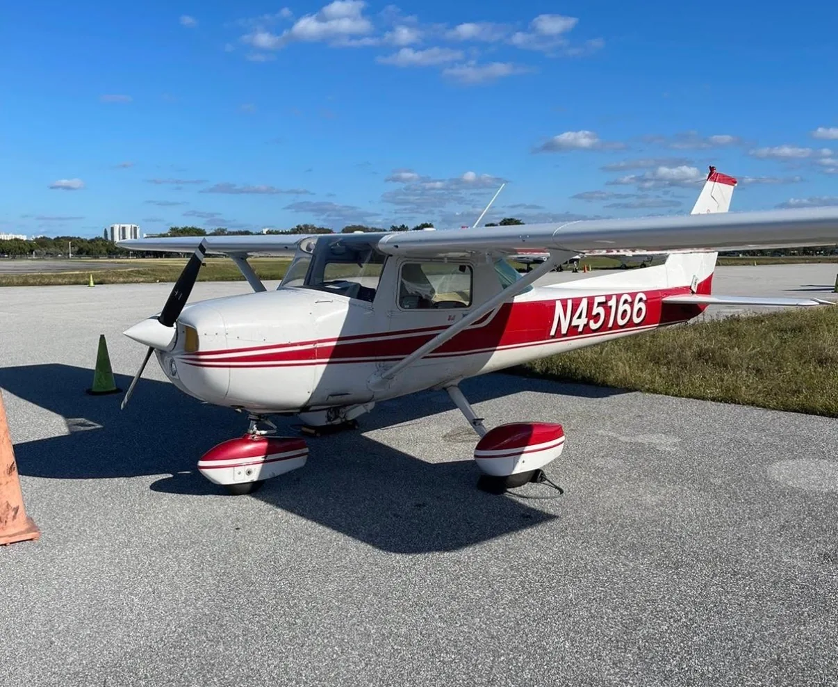 Cessna 150M N45166, vue extérieure